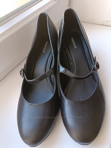 Жіночі шкіряні туфлі Graceland 39 р.