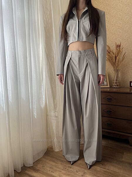 Шикарний брючний костюм bershka s