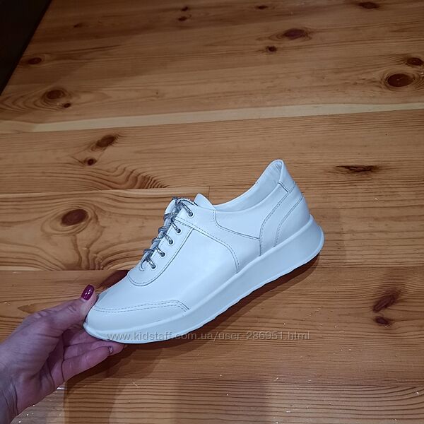 Кросівки шкіряні