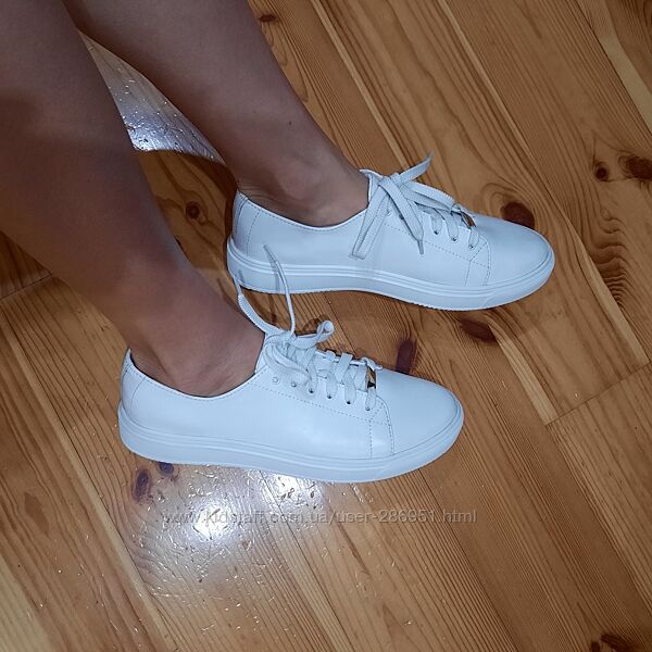 Шкіряні та мега легкі кеди