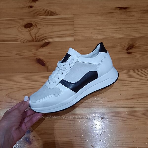 Кросівки Новинка