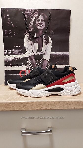 Стильні кросівки кроссовки Guess 36 розміру